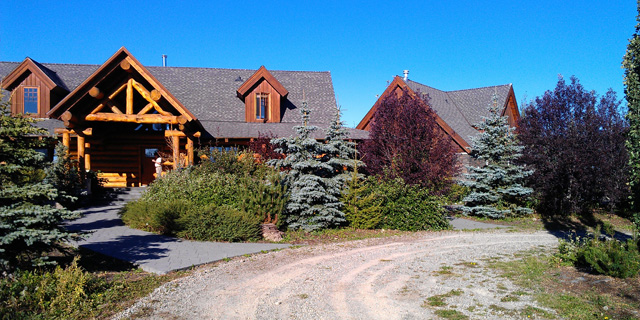 Custom Log Home Exterior