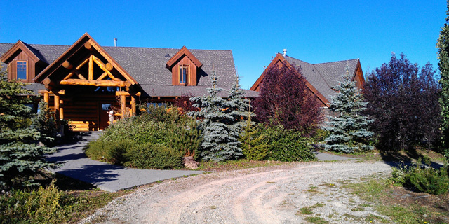 Custom Log Home Exterior